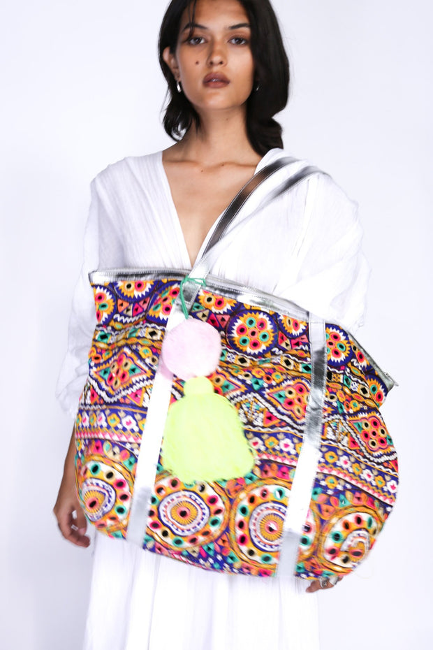 EMBROIDERED TOTE BAG LOA - sustainably made MOMO NEW YORK sustainable clothing, offer slow fashion