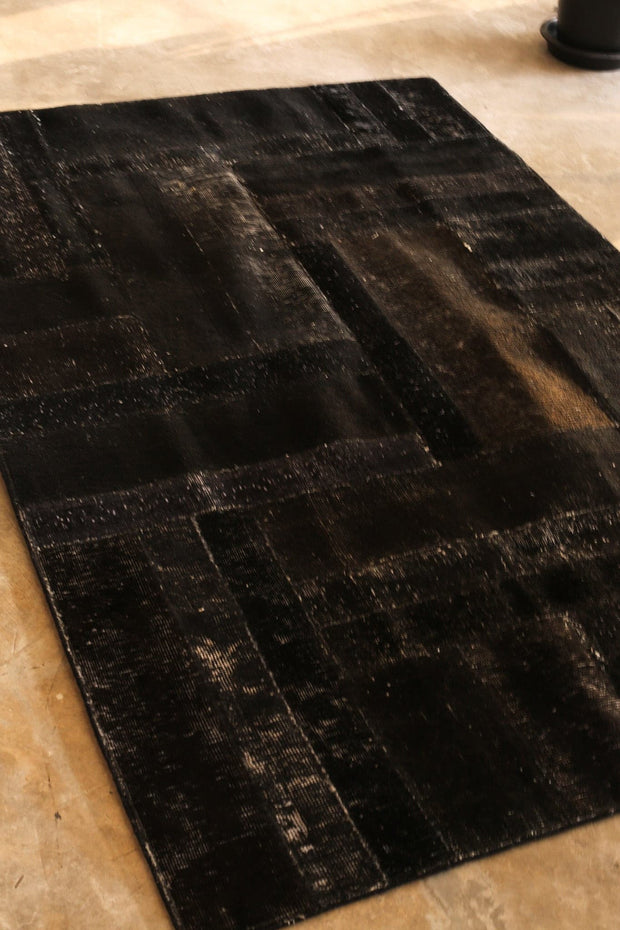 VINTAGE BLACK PATCHWORK RUG 2.07 x 1.37 m - sustainably made MOMO NEW YORK sustainable clothing, rug slow fashion